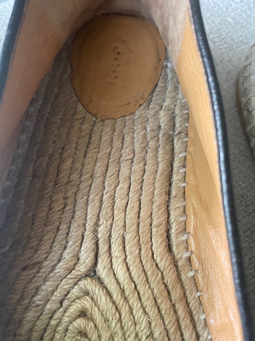 Gucci Black Leather Women's Espadrilles with Embossed Logo - Picture 3 of 9